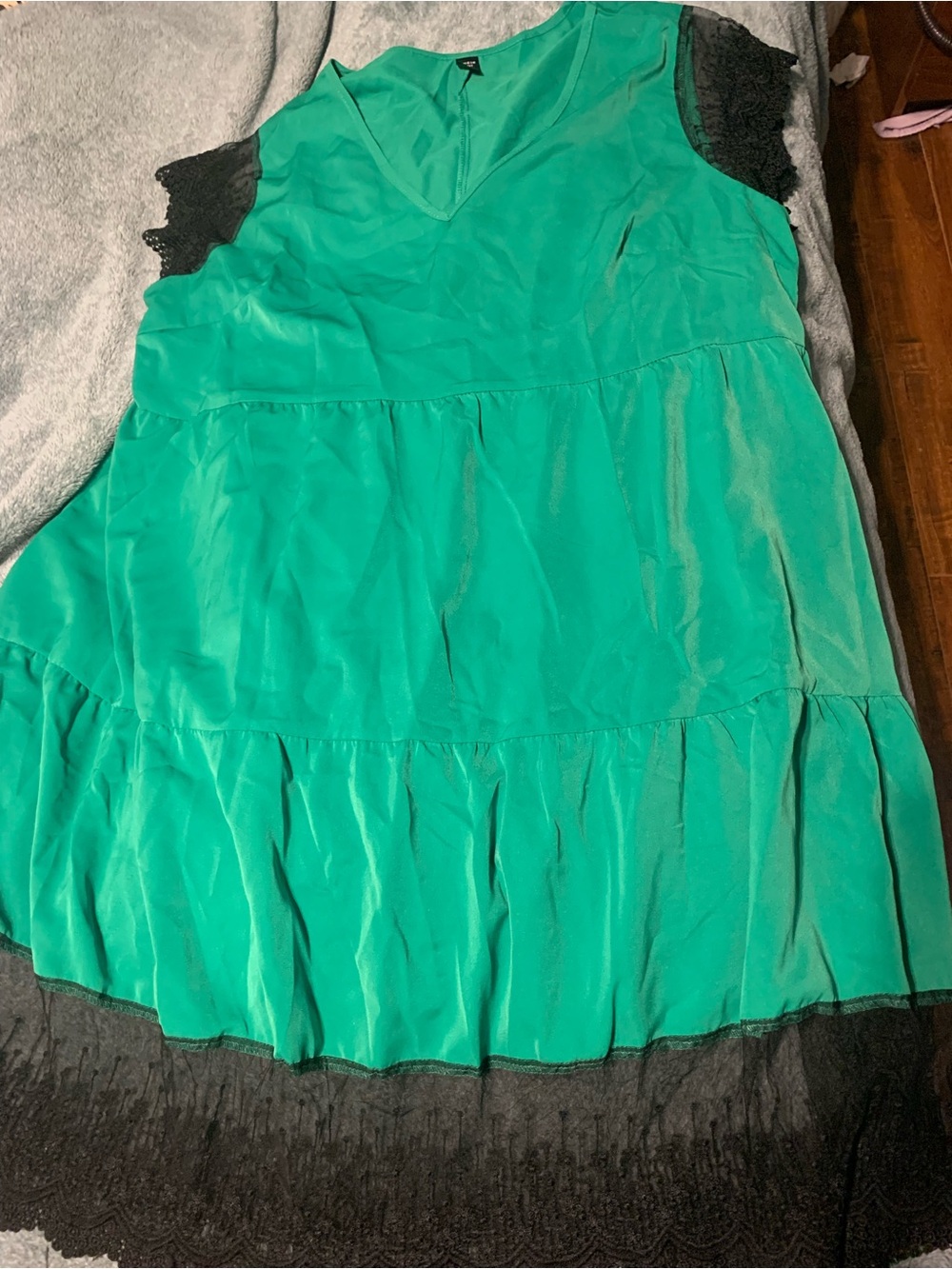 ⭐️ 3/30$ — Bright Green V-Neck Dress with Black Detail